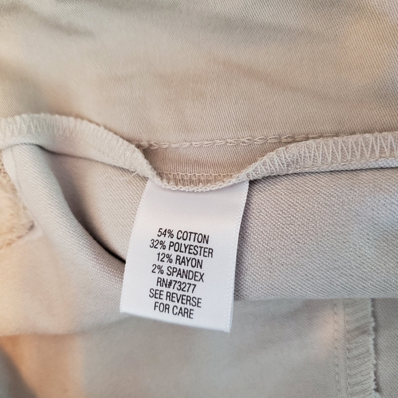 Women's Croft & Barrow 20W Khaki Shorts - Picture 4 of 6